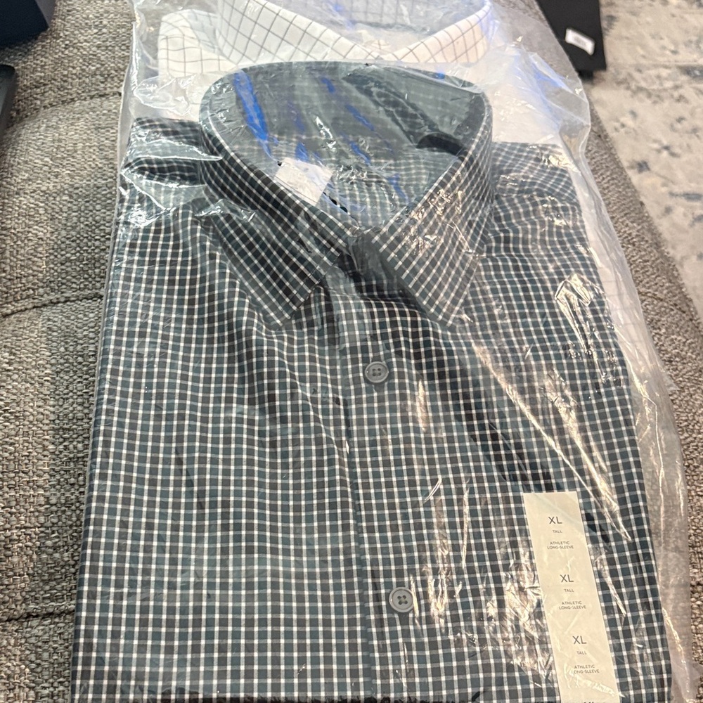 Banana Republic Black and White Checkered athletic Dress Shirt